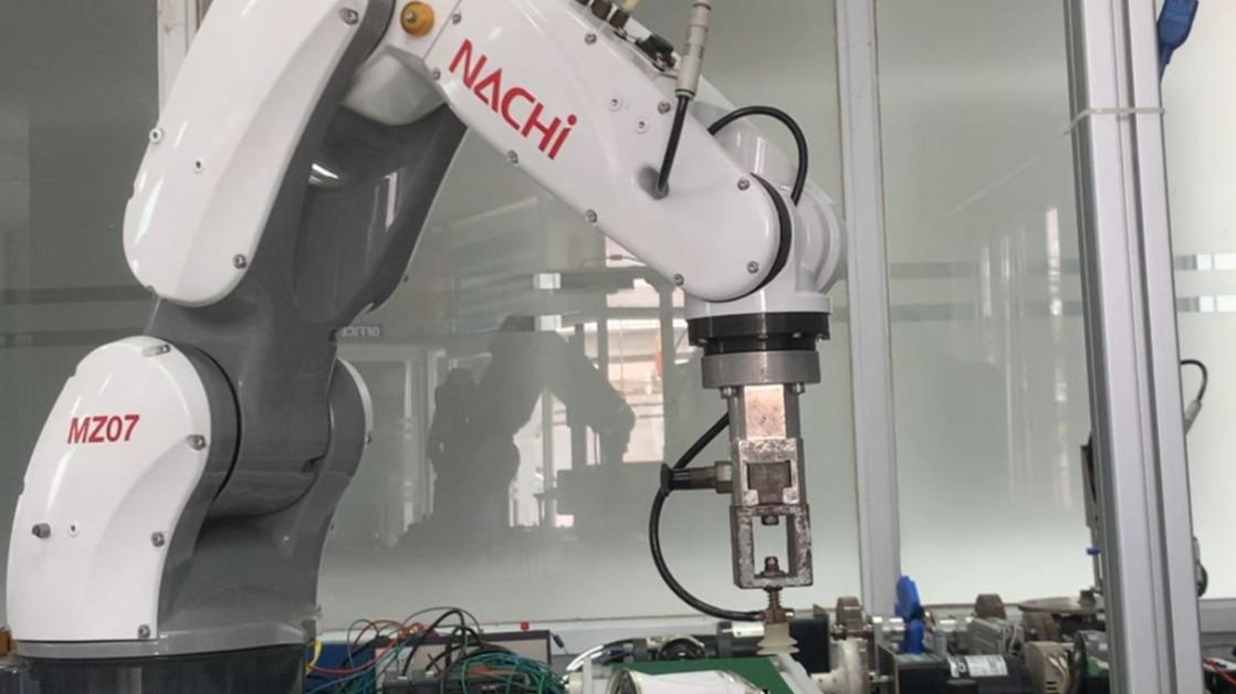 Plastic bottle sorting with 6DOF arm